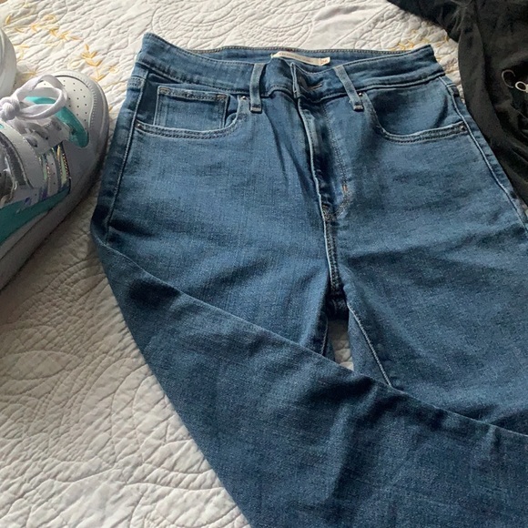Like New Women’s Levi’s 721 Ankle Jeans size 26 High Rise Skinny - Picture 3 of 9